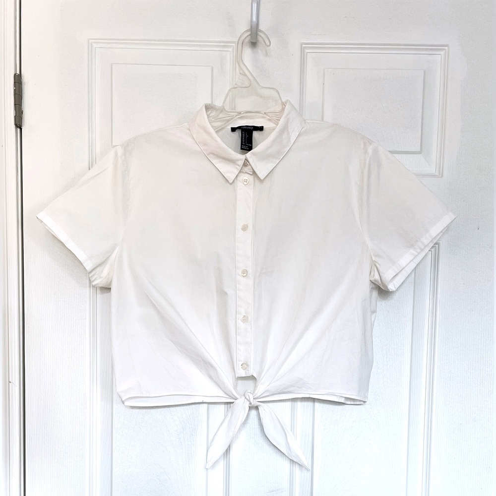 Button down tie-front crop top in white